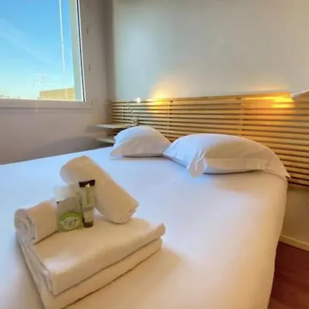 Beautiful For 4 With Balcony דירה *