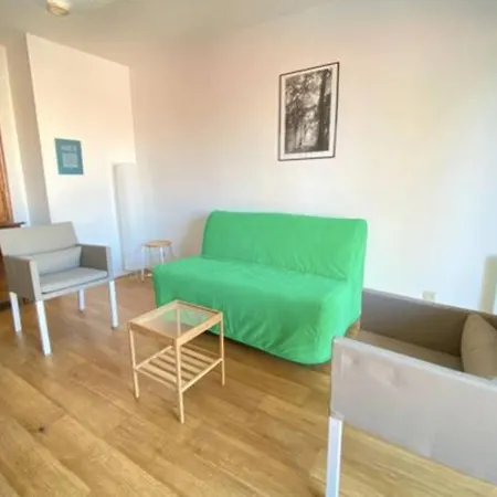 Beautiful For 4 With Balcony נאנט